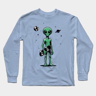 Alien carrying a skateboard Long Sleeve T-Shirt